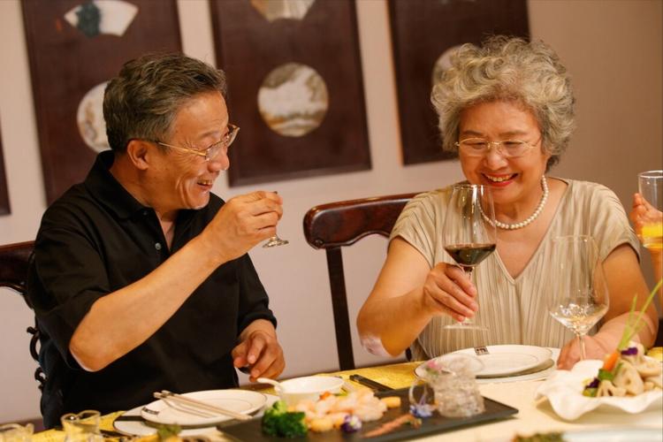 養生知識老年人_老年人養生應注意什么_老年人養生保健十大注意事項